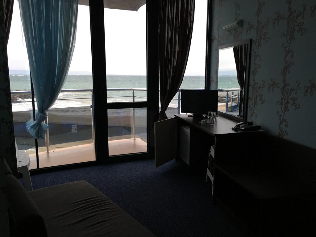 Sunny Bay Beach Hotel Pomorie Exterior photo